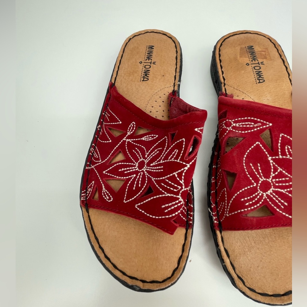 Minnetonka Women's Red Floral Sandals - Picture 2 of 7